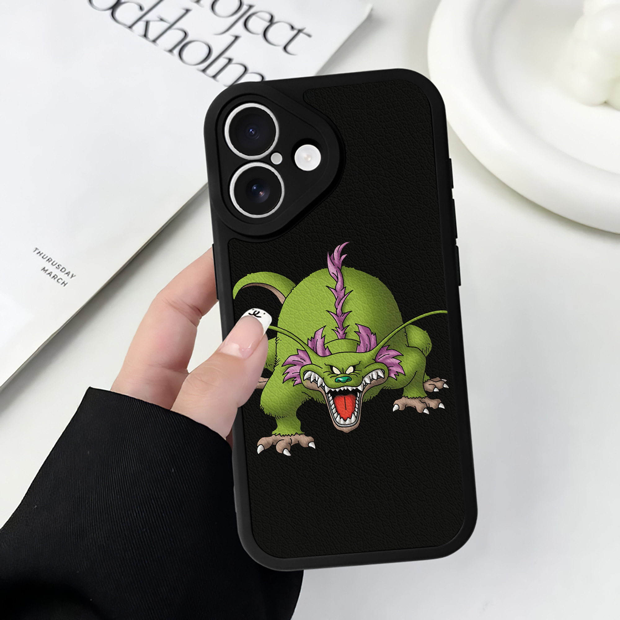 （画像用） ドラゴンクエスト Doragon Kuesuto Dragon Quest 【iPhone 16シリーズ対応】シリコンスマホケース（レザー調） 材質：シリコン